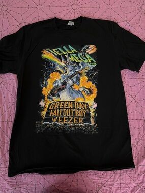 Gildan Greenday Black Graphic Band Tour Tee with Yellow and Teal Accents